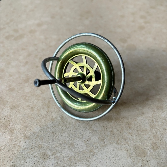 Antique toy Pixie Gyroscope top by Stevens co. with original box - Picture 8 of 10